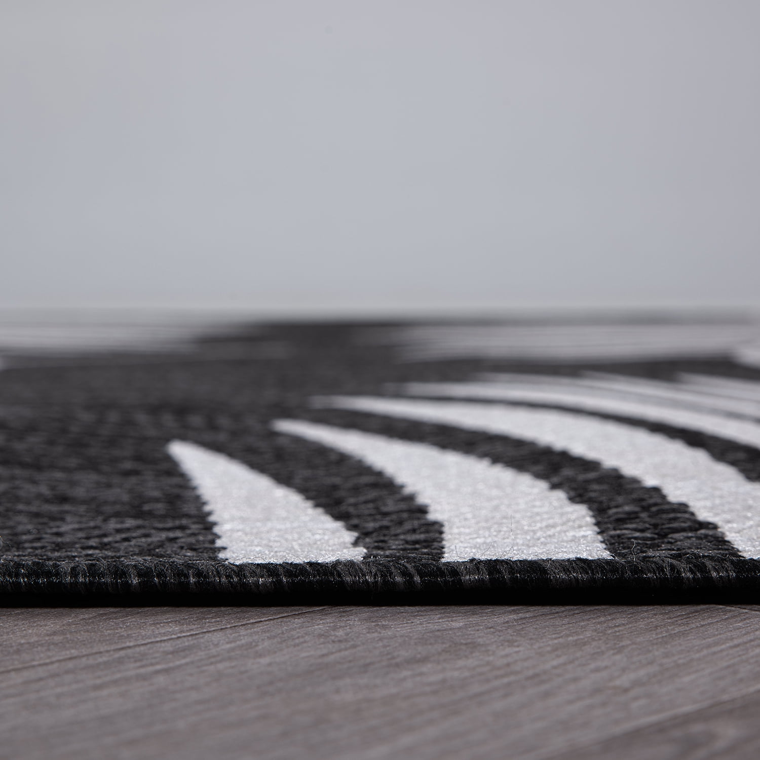 World Rug Gallery Contemporary Palm Leaves Textured Flat Weave Indoor/Outdoor Area Rug - BLACK 2'x7'