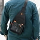 thumbnail image 4 of Riñonera para Hombre, Moderna Mochila Deportiva Inclinada, Tela Oxford Impermeable, Correa Ajustable, Gran Capacidad, Cómoda Bandolera, Ideal para Viajes Informales, Tamaño 16 × 15 × 10 Cm, 4 of 6