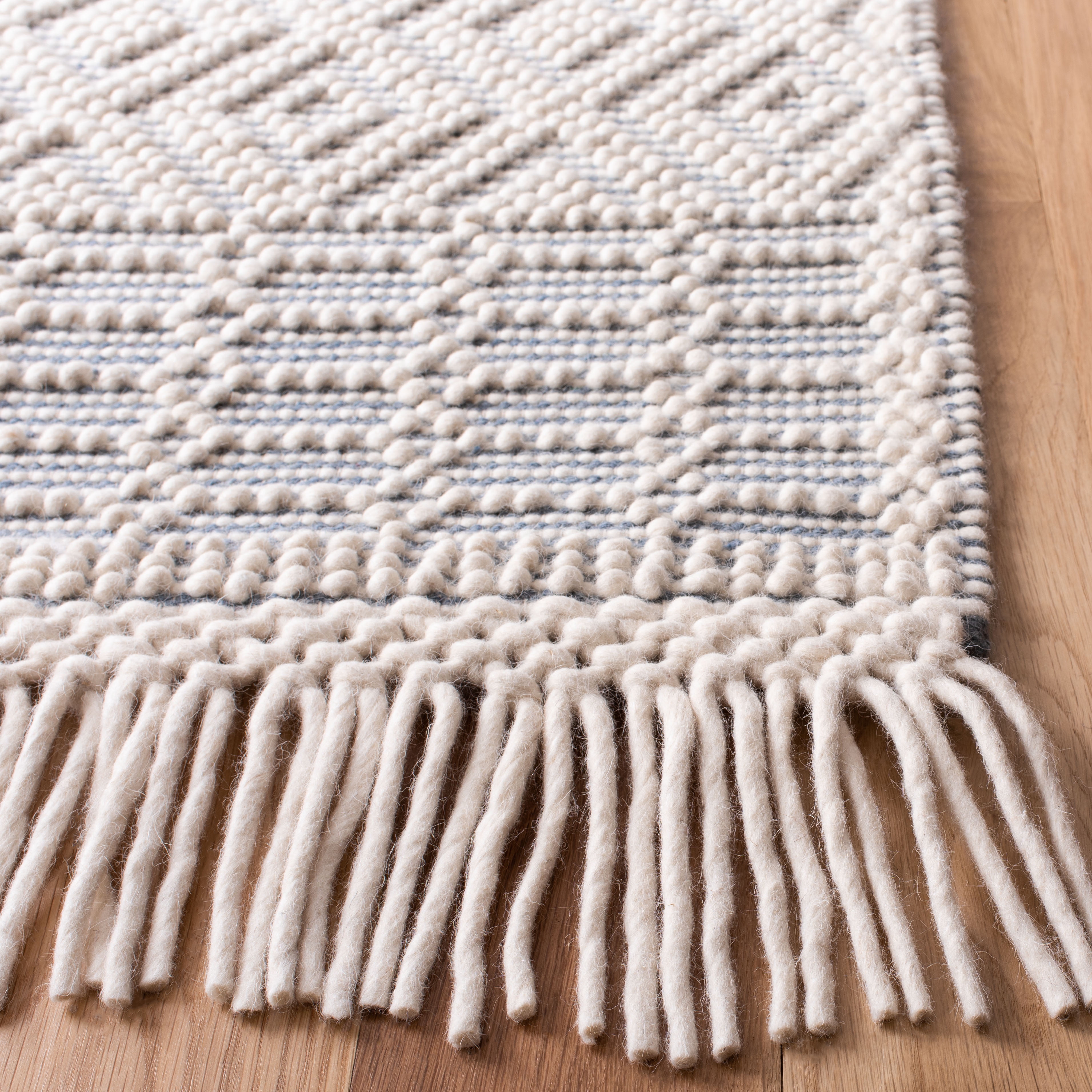 SAFAVIEH Natura Cordelia Southwestern Fringe Wool Area Rug, Ivory/Grey, 5' x 8'