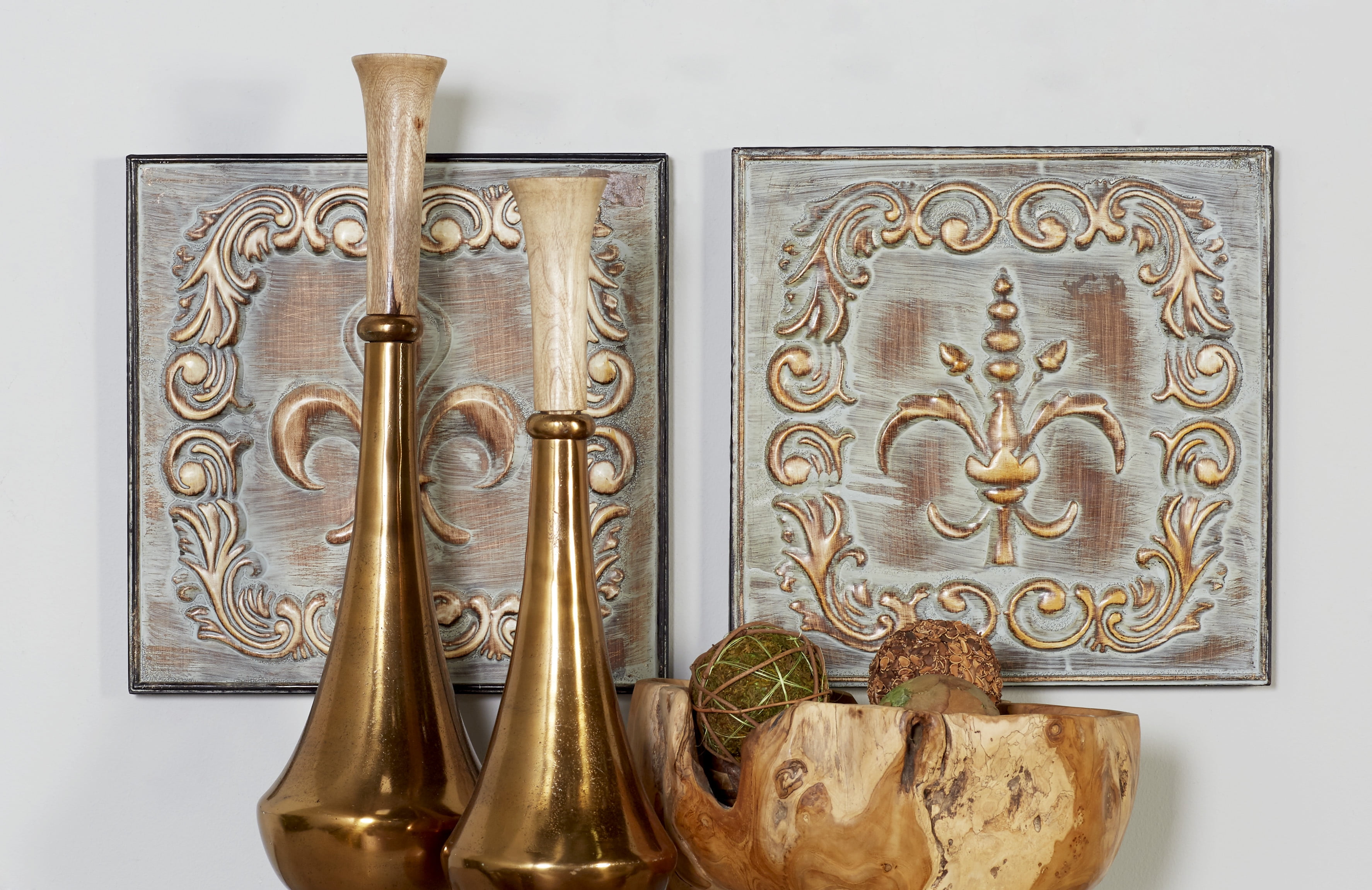 DecMode Square Gold And White Washed Fleur De Lis Metal Wall Décor, Set