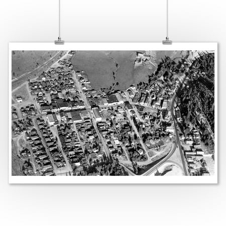 3330 Wall - Weed, CA Aerial Town View Photograph (9x12 Art Print, Wall Decor Travel Poster)