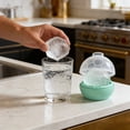 thumbnail image 4 of Bandejas para moldes de hielo de balón de fútbol, moldes de hielo de silicona con forma de balón de fútbol para bebidas, cócteles, fiestas y decoraciones de fútbol, 4 of 6