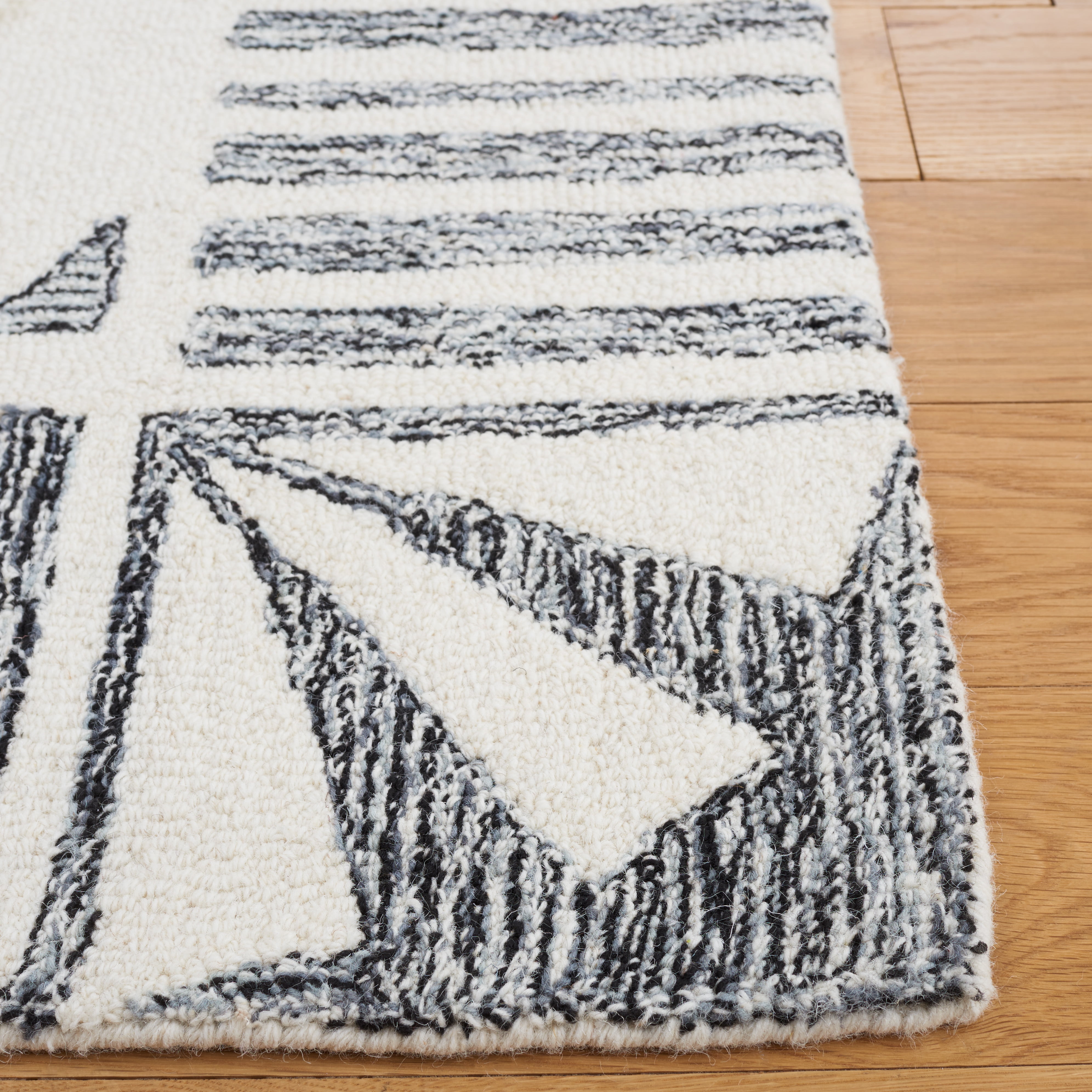 SAFAVIEH Casablanca Gisselle Medallion Area Rug, Ivory/Black, 5' x 8'