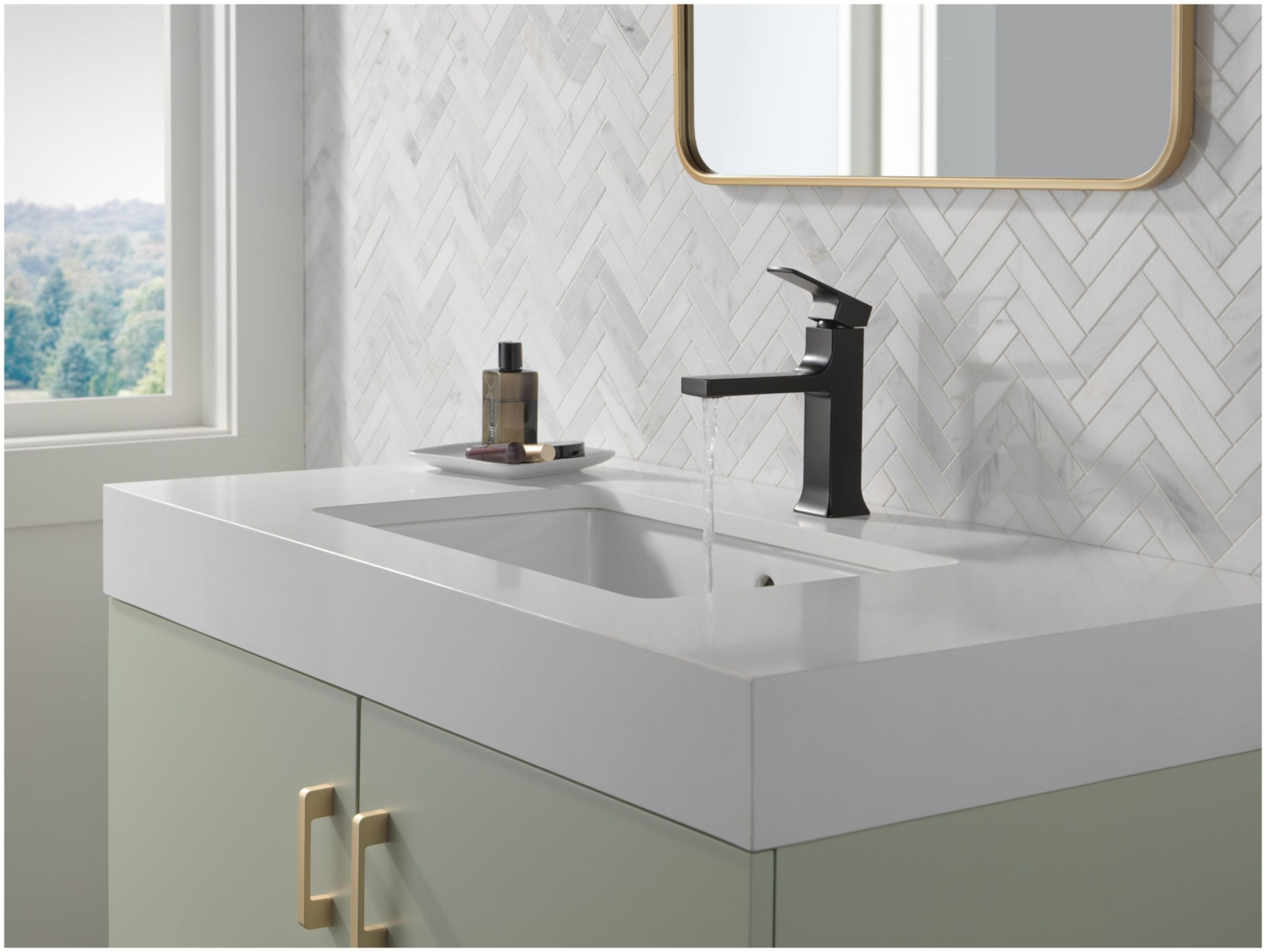Delta 537-BLMPU-DST Velum 1.2 GPM Single Hole Bathroom Faucet - Black