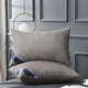 thumbnail image 4 of Almohada de plumón, suave y con buen soporte, de algodón hipoalergénico, ideal para quienes duermen boca arriba o boca abajo, comodidad de nivel hotelero, tejido transpirable, ligera y, 4 of 9
