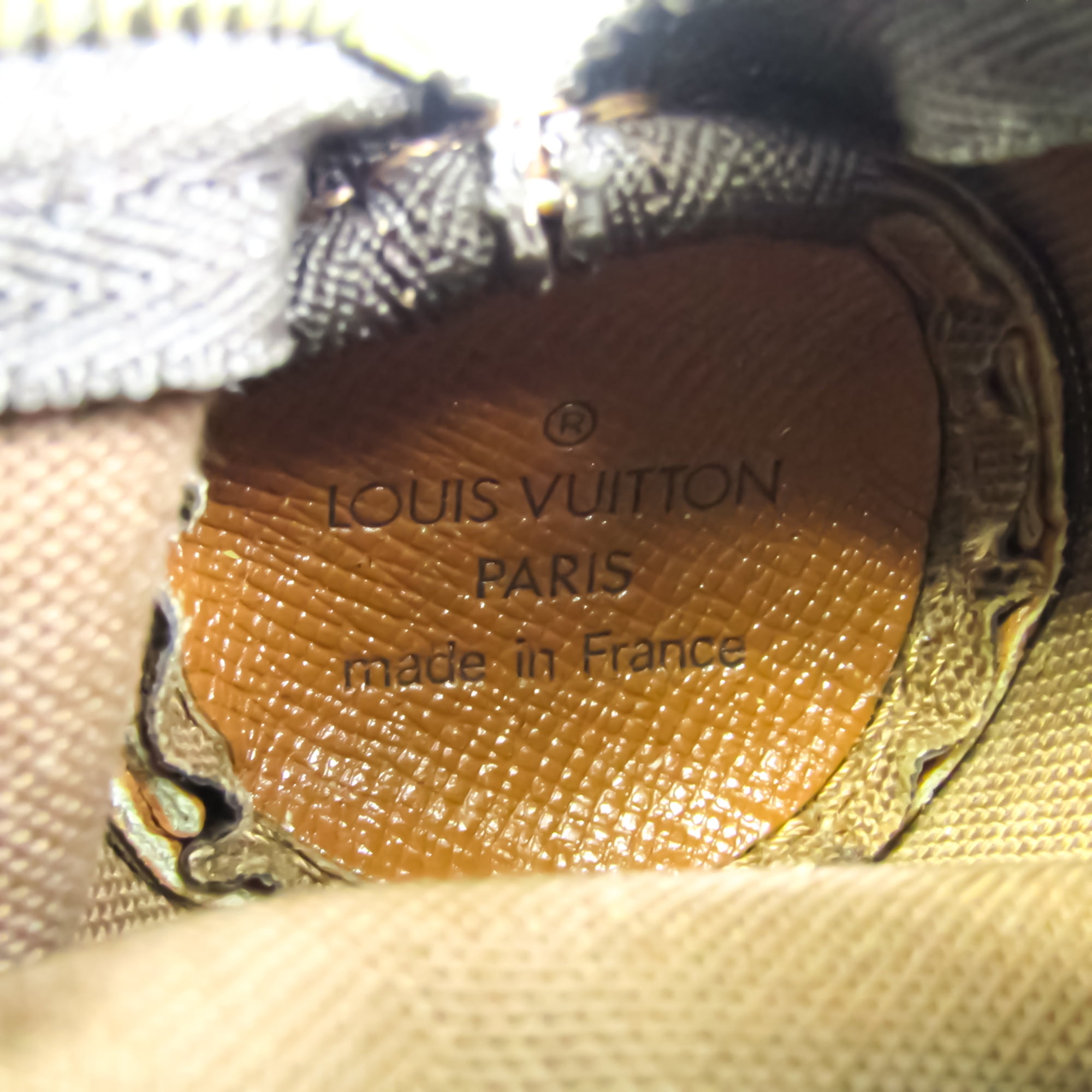 Louis Vuitton Monogram Unisex Golf Ball Bag (Monogram) Etui 3 balles de  golf M58249