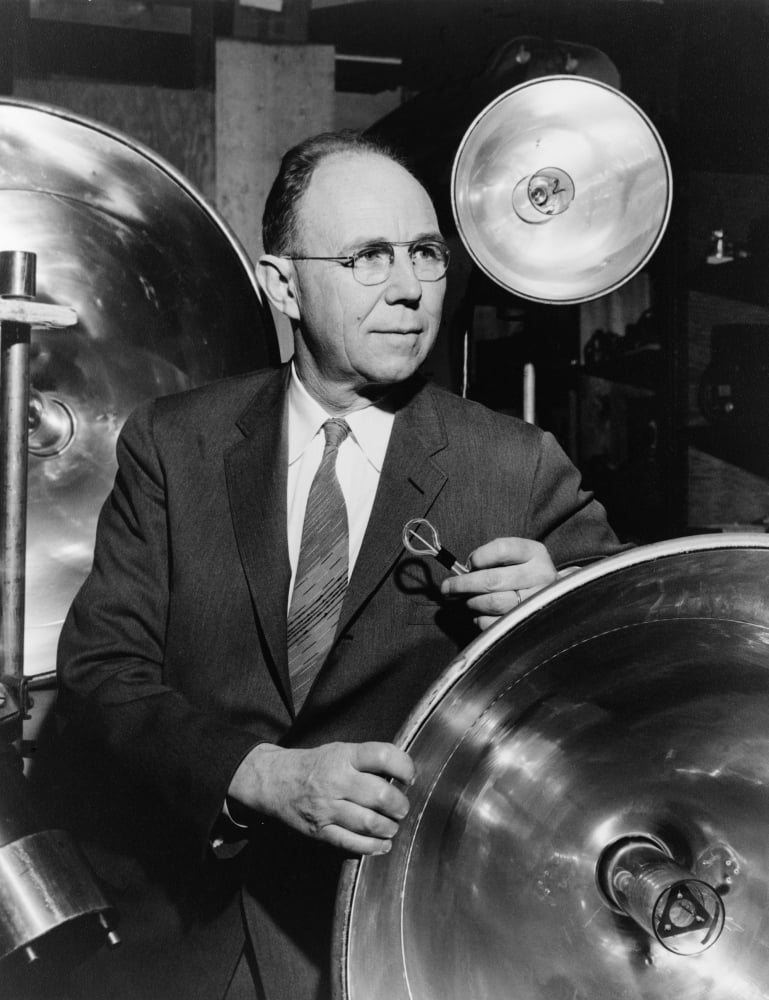 Dr. Harold E. Edgerton (19031990) History (24 x 36)