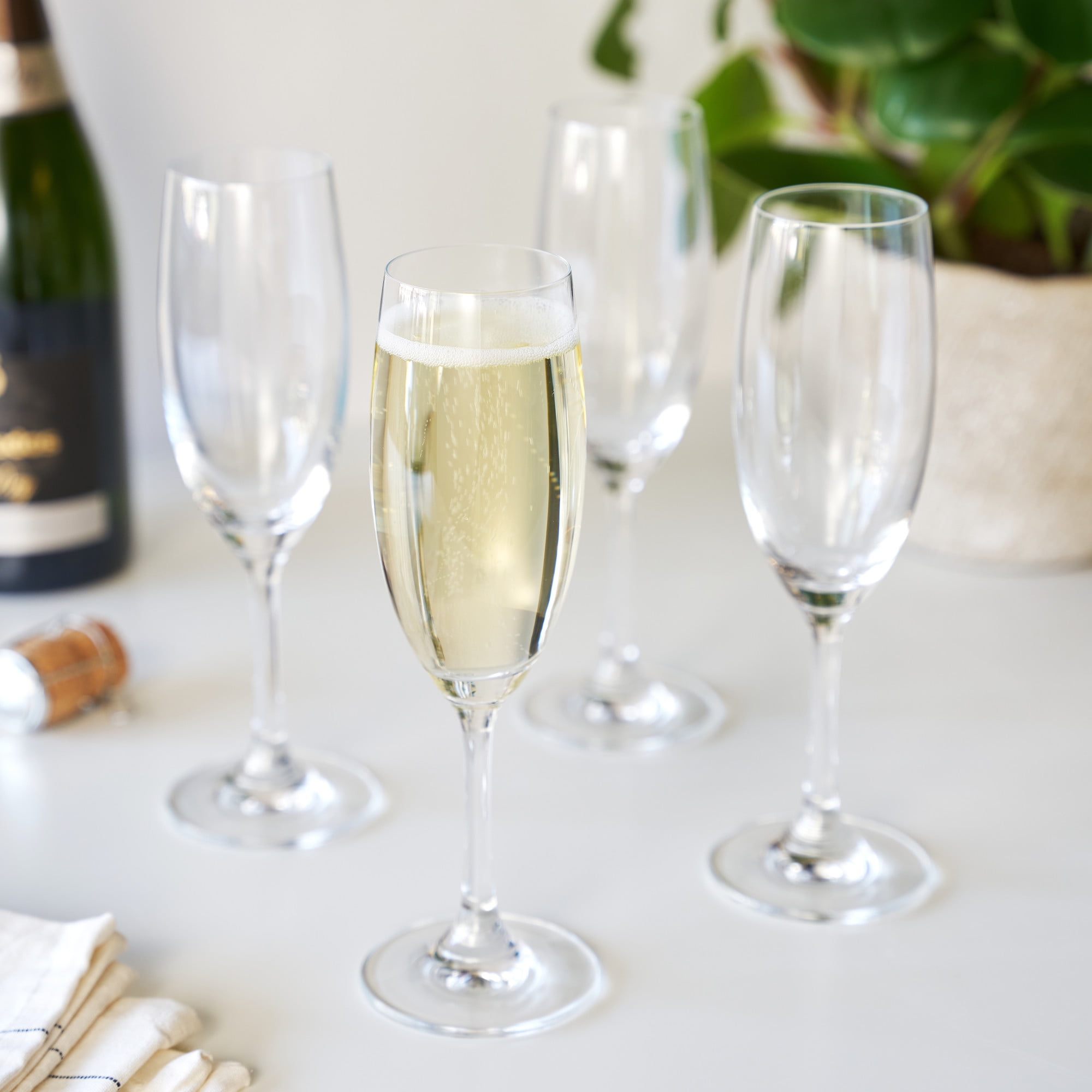 Hanjue Champagne Glasses Set of 4, Champagne Flutes, 7 Oz Lead-free Crystal  glass, Clear Glasses Set…See more Hanjue Champagne Glasses Set of 4