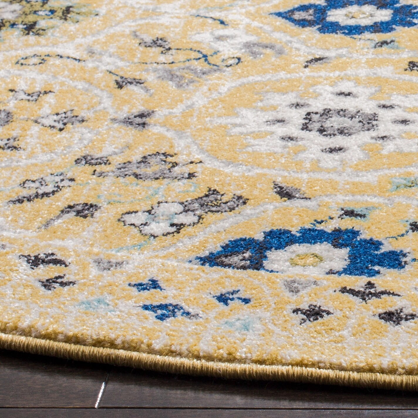 SAFAVIEH Evoke Charlotte Floral Area Rug, Gold/Ivory, 6'7" x 6'7" Round