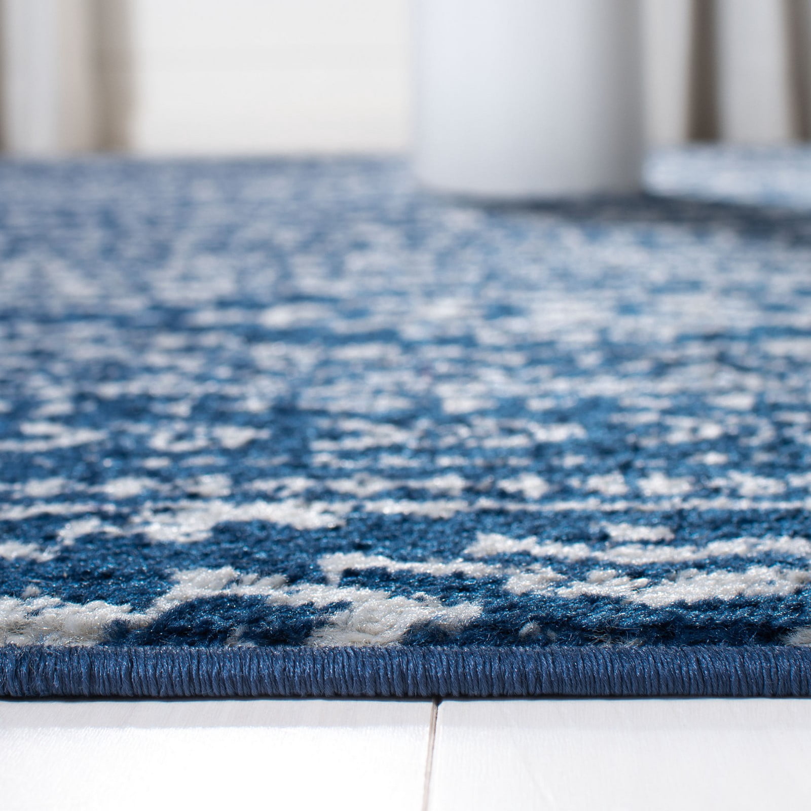 SAFAVIEH Tulum Lakisha Southwestern Area Rug, Navy/Ivory, 6' x 9'