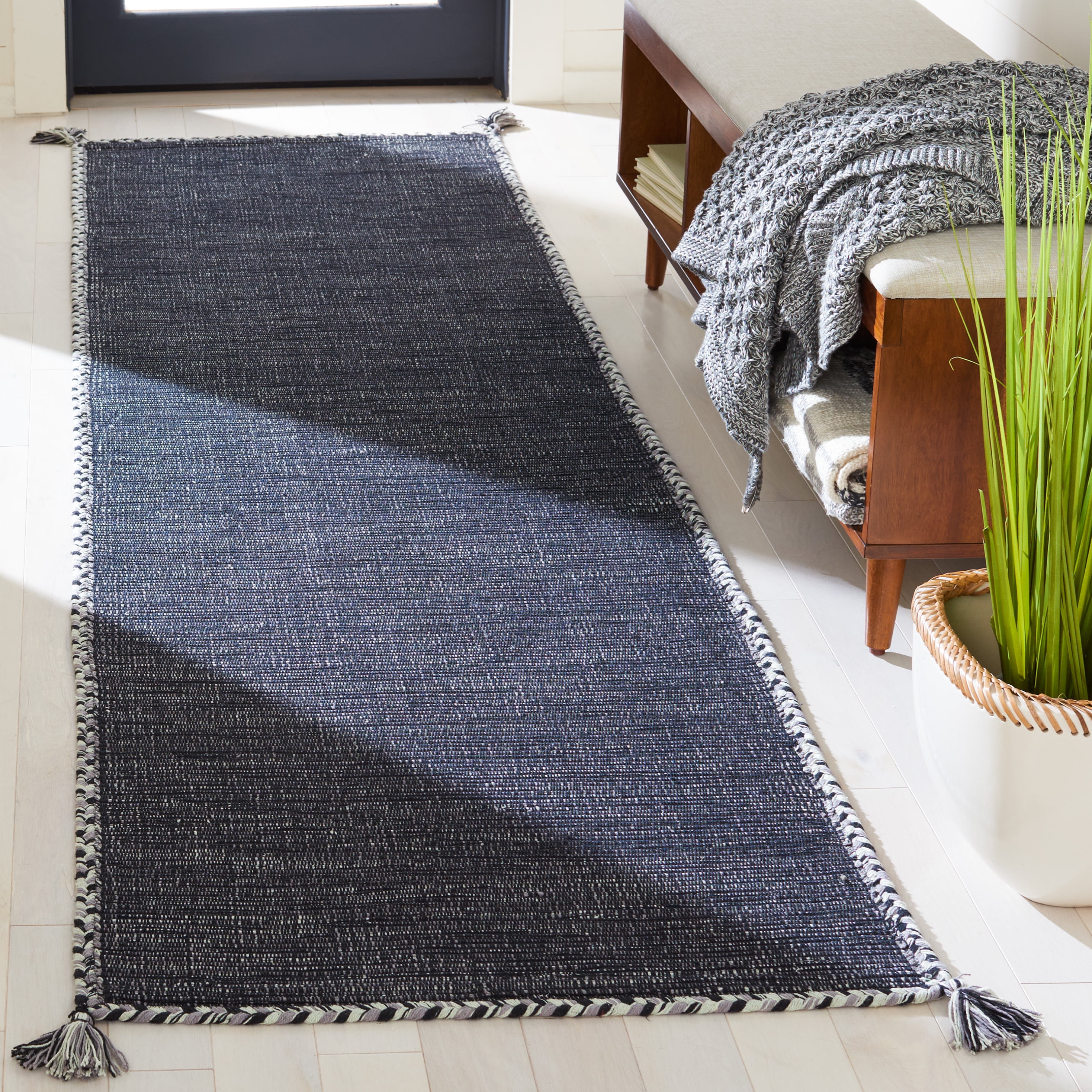 SAFAVIEH Montauk Bijar Solid Cotton Runner Rug, Grey/Black, 2'3" x 11'7"