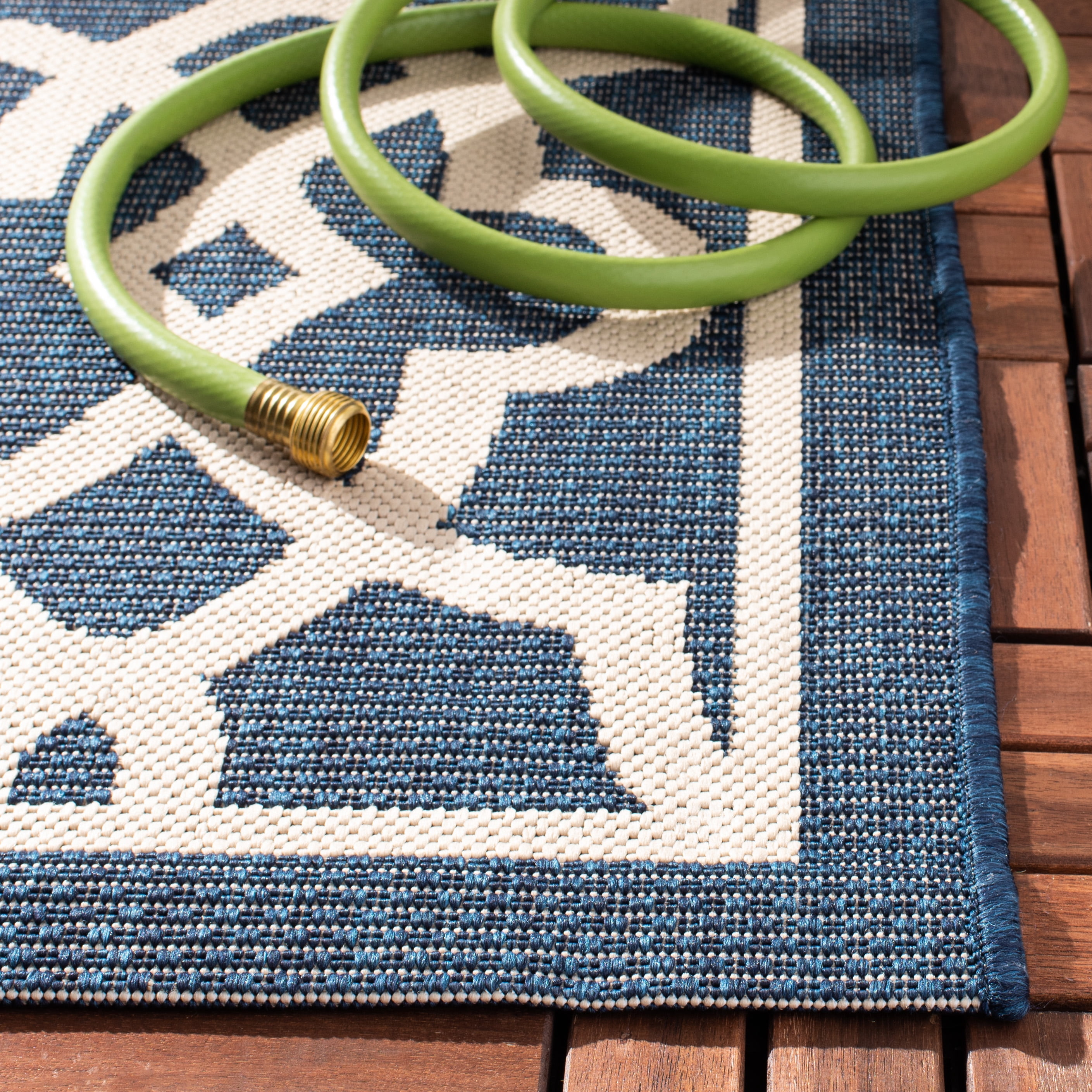 Safavieh Courtyard Carlos Oriental Indoor/Outdoor Area Rug, Navy/Beige, 6'7" x 9'6"