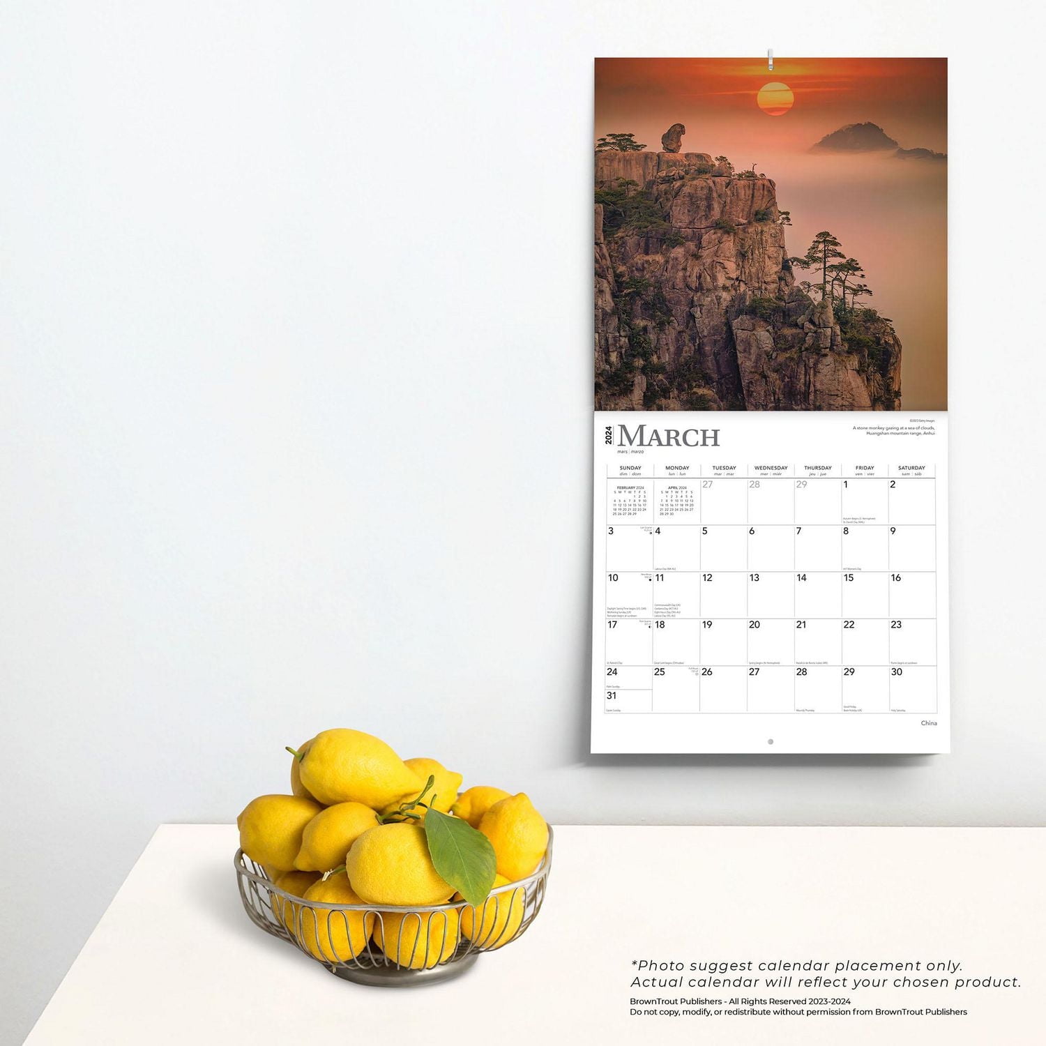 BrownTrout La Chine 2024 Mur Carré 30.48x60.96 CM, 9781975467449