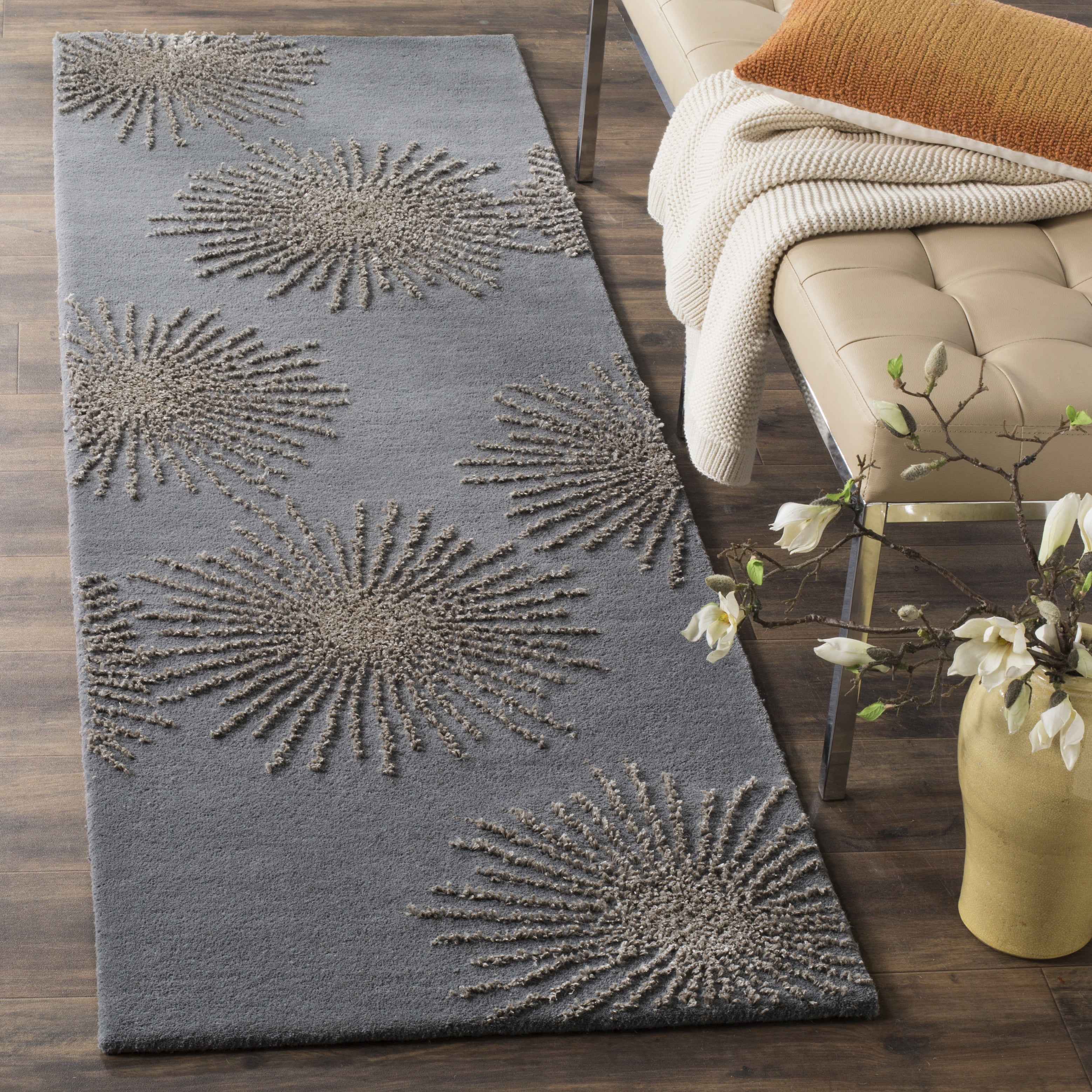 SAFAVIEH Soho Fiesta Geometric Runner Rug, Dark Grey/Silver, 2'6" x 8'