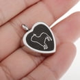 thumbnail image 2 of Colgantes conmemorativos para cenizas de mascotas (perros y gatos): urnas, joyas y colgantes para hombres y mujeres. Corazón, 2 of 7