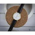 thumbnail image 4 of Reloj Q&q Dama Qz01j101y Piel Negro Caja Dorada Cara Blanca Color del bisel Dorado Color del fondo Blanco, 4 of 5