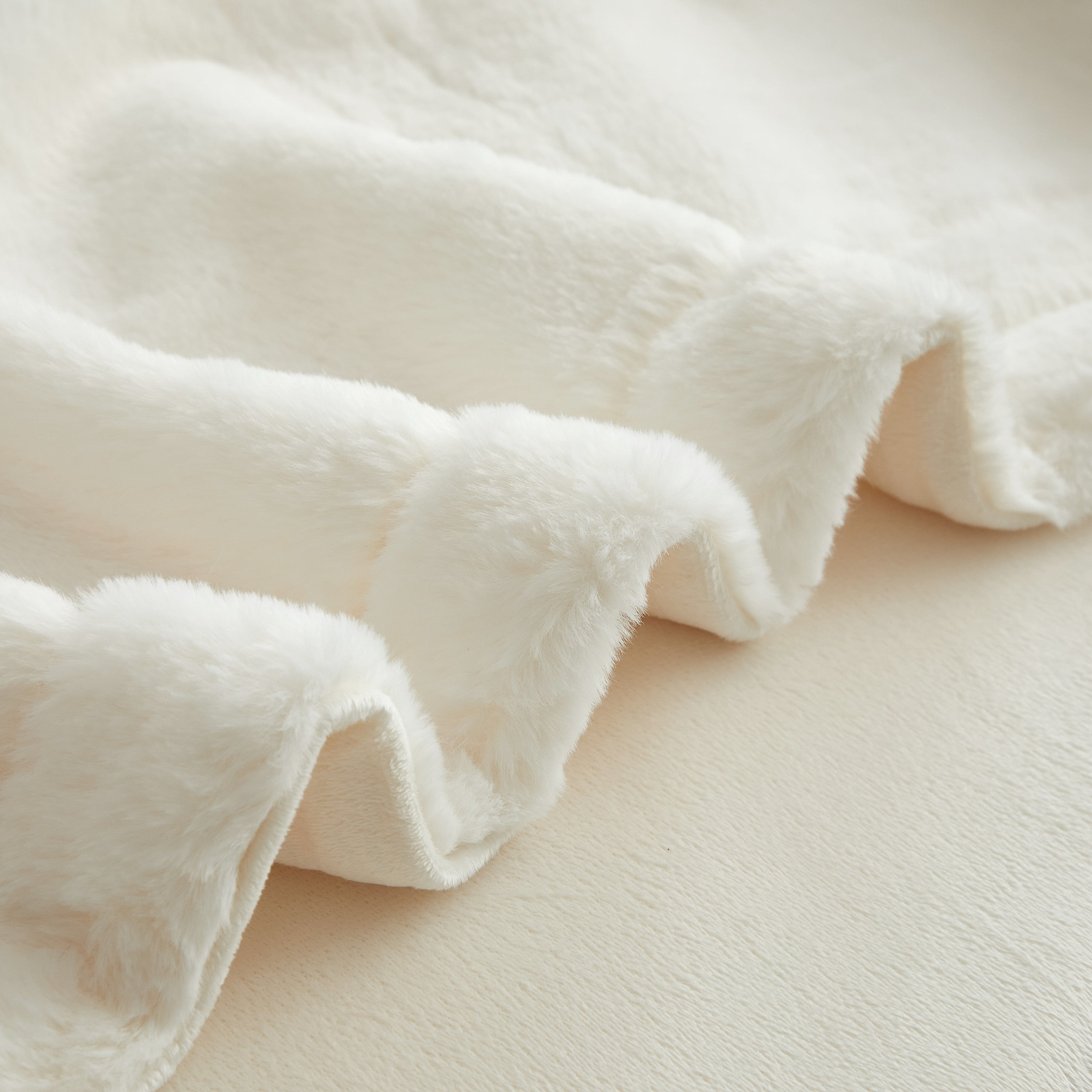 Mainstays Cozy Faux Fur Super Soft luxuryBlanket, Full/Queen, Vanilla Dream