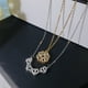 thumbnail image 4 of Collar de acero de titanio con trébol de cuatro hojas y múltiples usos para mujer, diseño de sentido de alto nivel, luz, lujo, amor, corazón, cadena de clavícula, collar de moda, 4 of 6