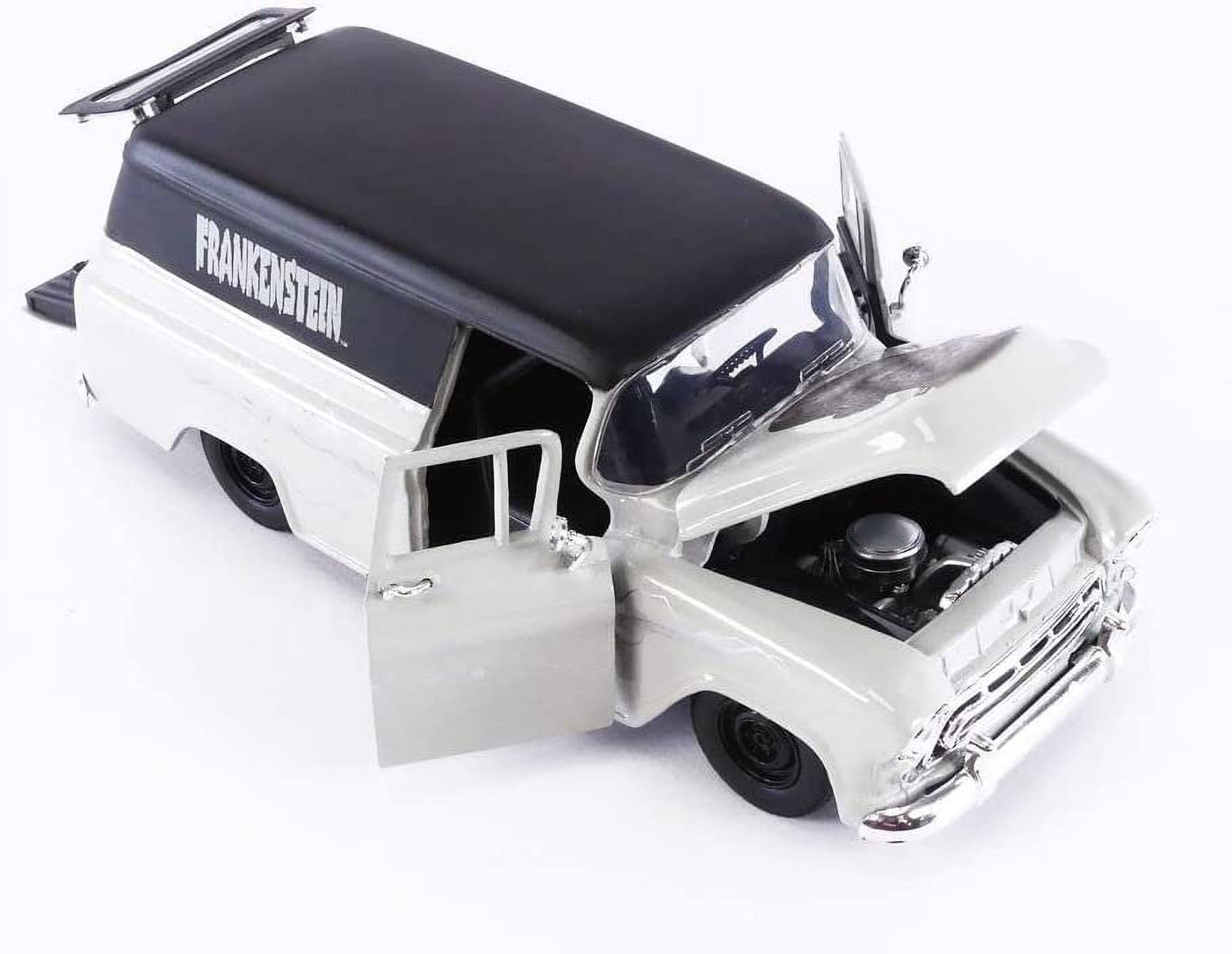 Amazon | 1:24 UNIVERSAL MONSTERS 1957 CHEVY SUBUBAN w