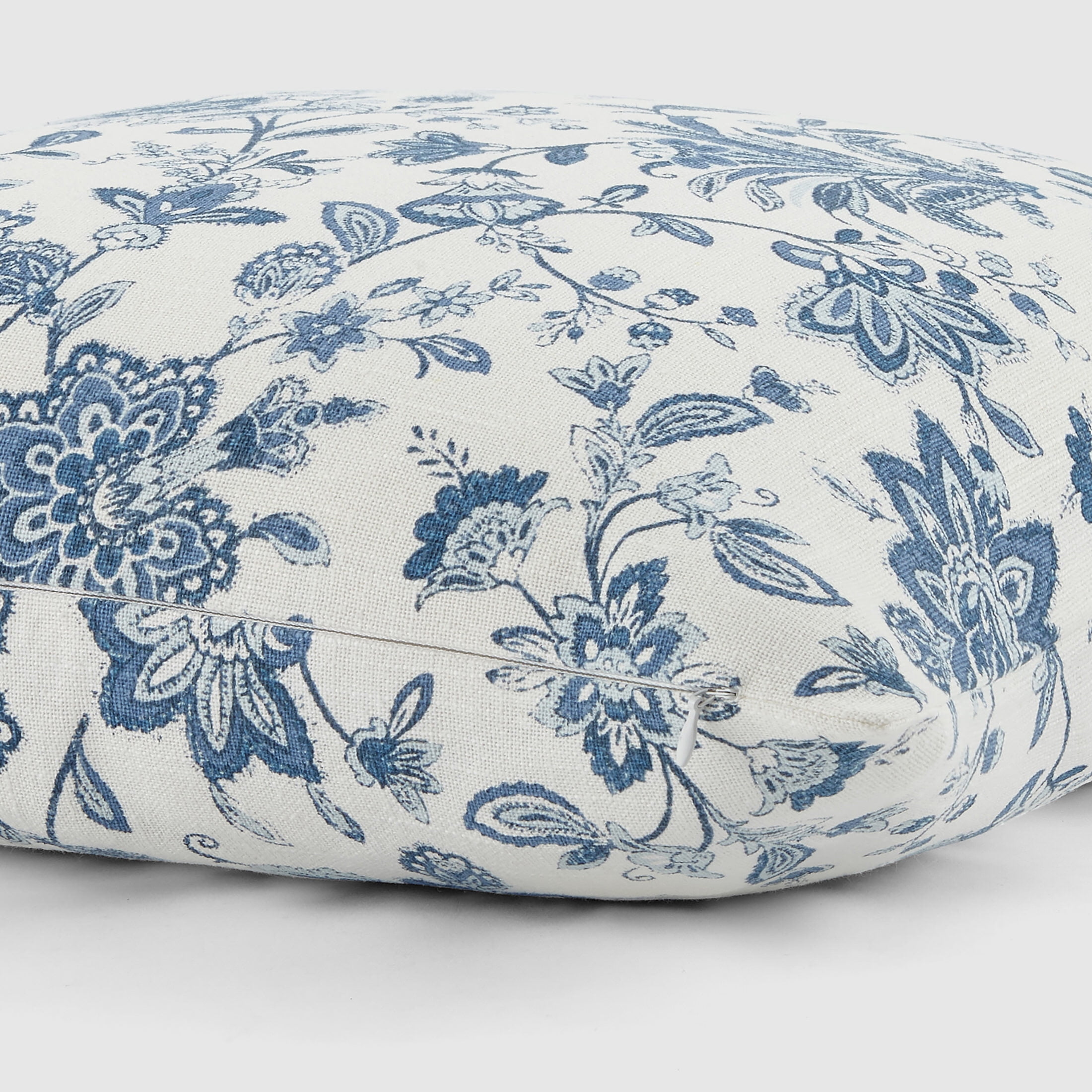 Noble Linens Elegant Cotton Decor Throw Pillow in Jacobean Pattern