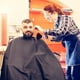 thumbnail image 5 of FRCOLOR Capa de salón Capa de barbero profesional con plumero de cuello con cierre a presión para peluquería Peluquería Peluquería Peluquería (Negro), 5 of 7