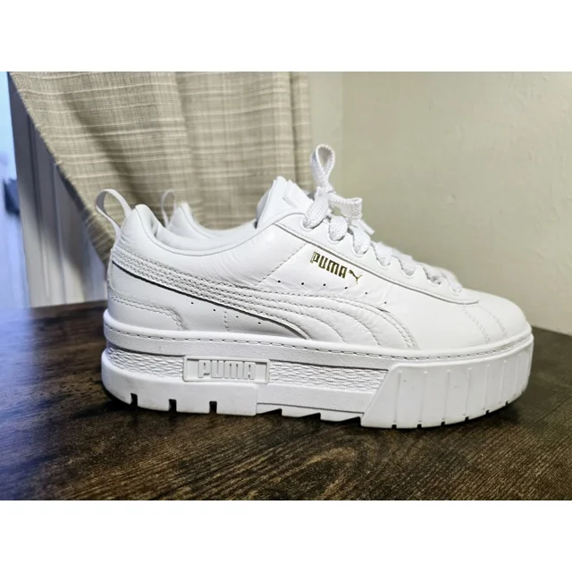Size 8.5 - PU & MA Mayze Classic White leather gold tone logo
