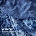 thumbnail image 4 of Manta Bedsure Sherpa de piel sintética índigo 127 x 152 cm, 4 of 7