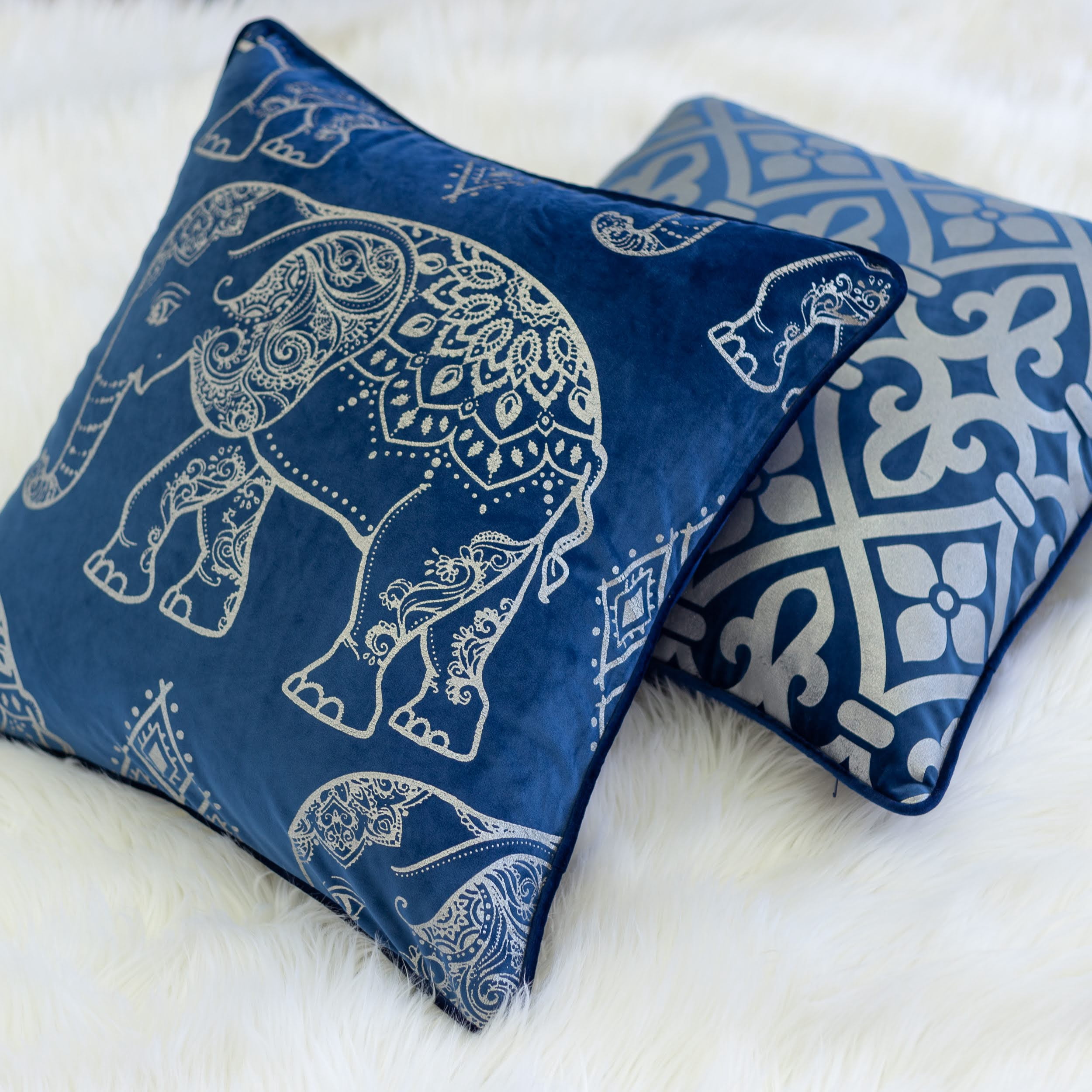 Horton Indigo Animal Print Polyester 20 in. x 20 in. Throw Pillow (Set of 2)