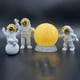 thumbnail image 2 of Juego de 4 estatuas de astronauta, adorno creativo para gabinete, conjunto de figuras de astronauta dorado, 2 of 9