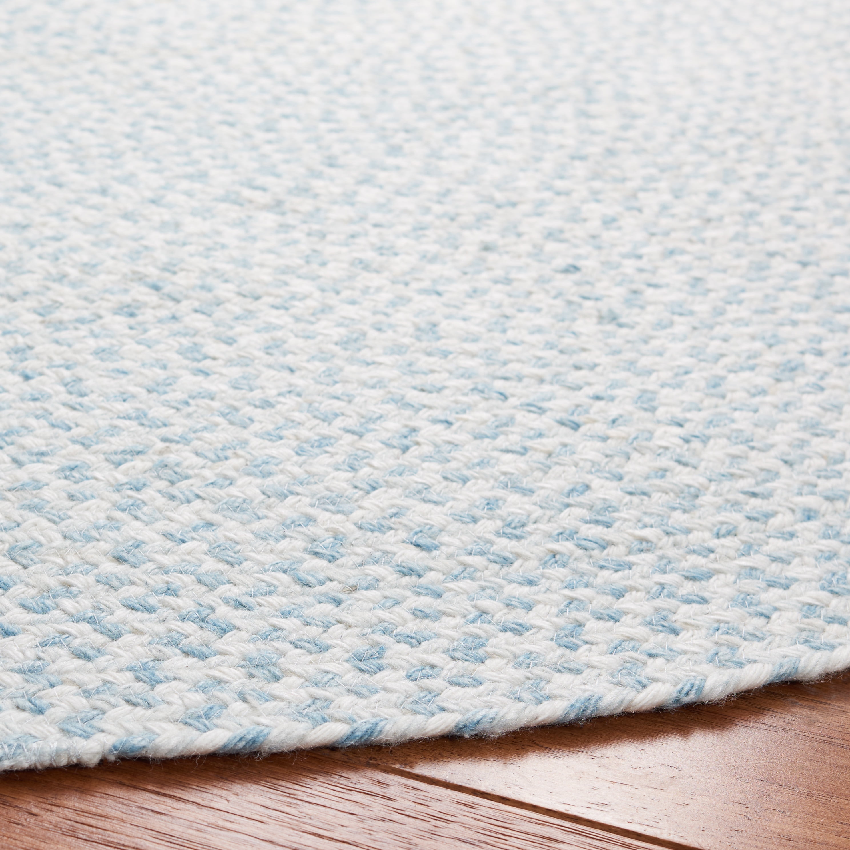 SAFAVIEH Braided Geraldine Checkered Polyester Reversible Area Rug, Ivory/Light Blue, 5' x 5' Round