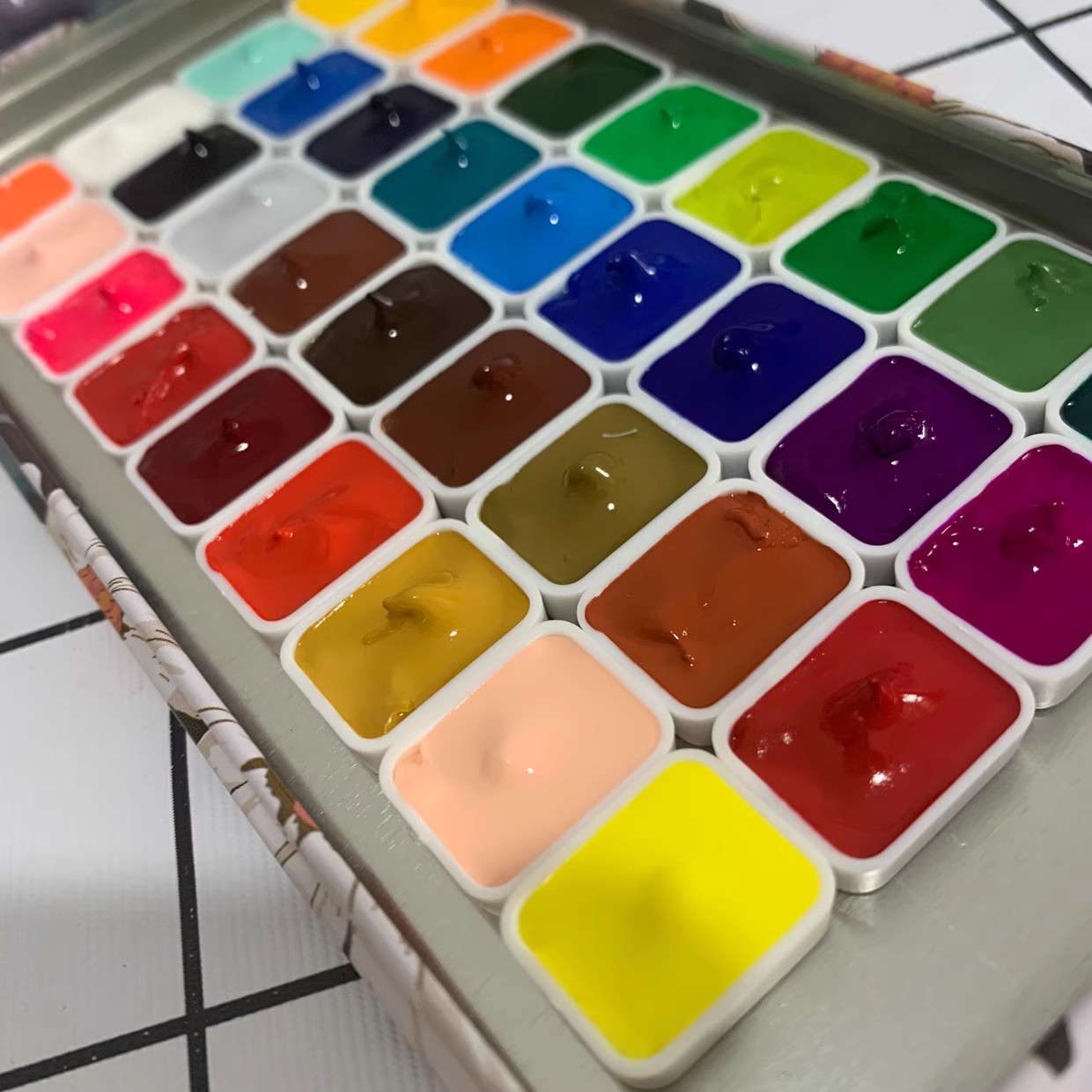 Kusakabe expert for watercolor paint set Handmade 90 color 0.5ml iron box