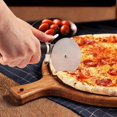 thumbnail image 5 of Rueda para pizza de acero inoxidable de calidad, extra afilada con mango antideslizante, fácil de limpiar: para pizzas grandes y pequeñas con facilidad, 5 of 5