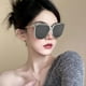 thumbnail image 4 of Gafas de sol para mujer, cómodas, ligeras y modernas. Gris, 4 of 9