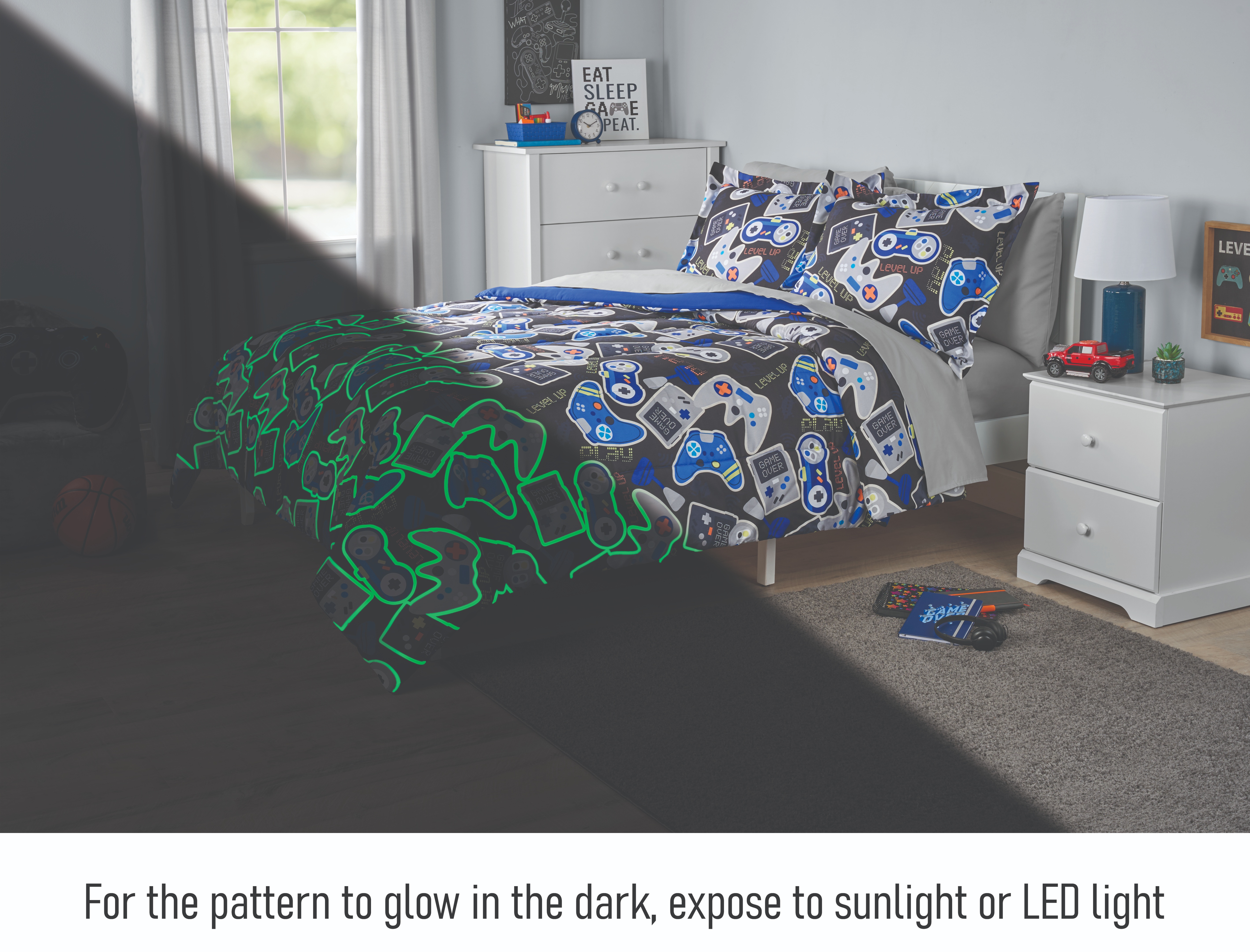 YOUR ZONE GLOW IN THE DARK 7-PIECE GAMER BEDDING SET FOR KIDS WITH FABRIC STORAGE BAG, FULL