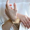 thumbnail image 4 of Reloj de pulsera de moda con diamantes de imitación y números romanos de cuarzo para mujer., 4 of 7