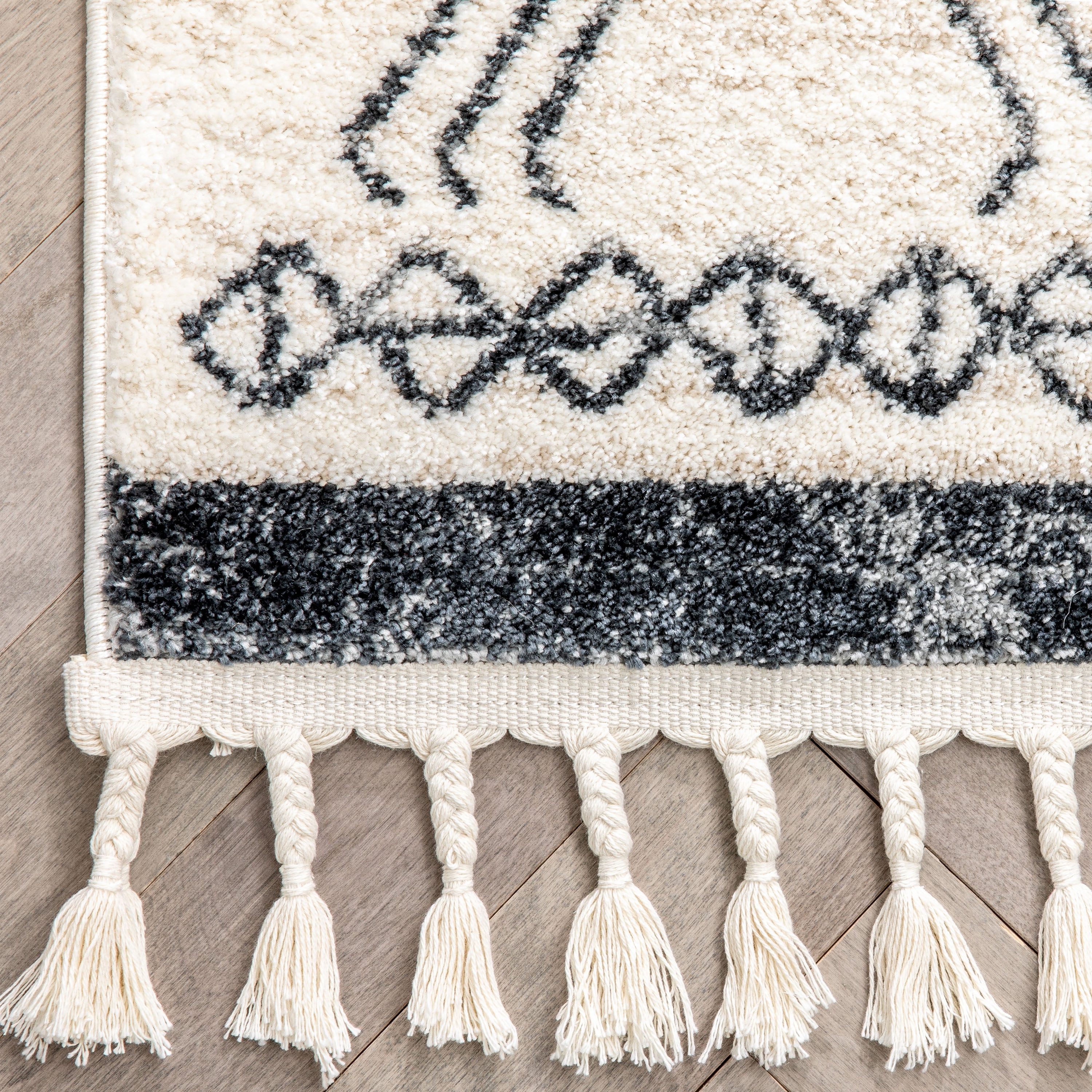 Well Woven Austen Ivory Geometric Tribal Area Rug 3'11" x 5'3"
