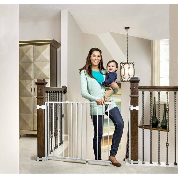 Regalo Top of Stairs Baby Gate, 26"42" for Banisters or Walls