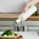 thumbnail image 3 of Botella dispensadora de aceite antigoteo de 17 oz  Organizador de cocina de cerámica con boquilla precisa for aceite, vinagre y jarabes  Apto for lavavajillas, ideal for chefs caseros, color blanco, 3 of 6