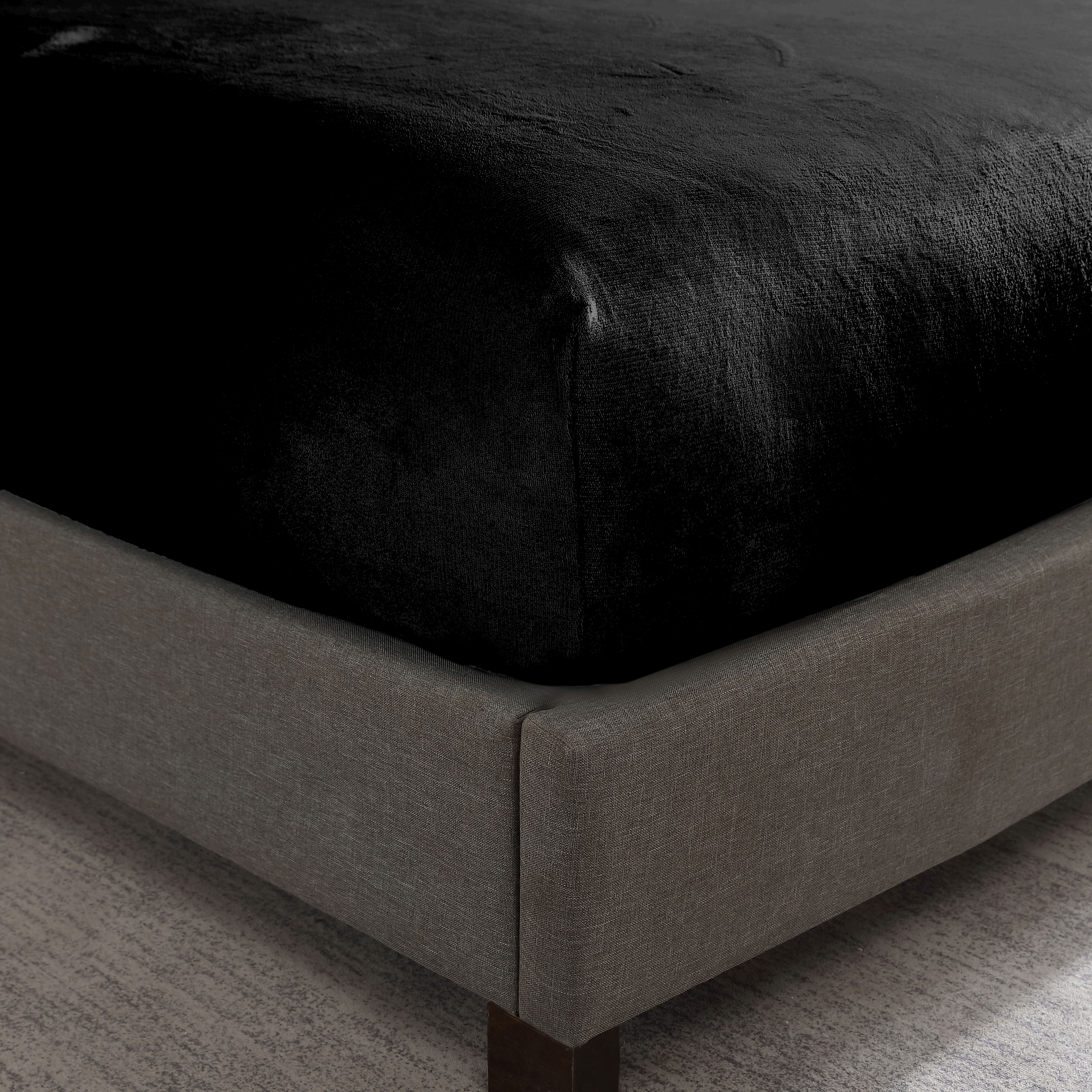 Swift Home Luxury 1 Piece Flannel Plush Fur Fitted Sheet, Ultra-Soft, Deep Pocket Fit, All Season Warmth, Queen Size, Black