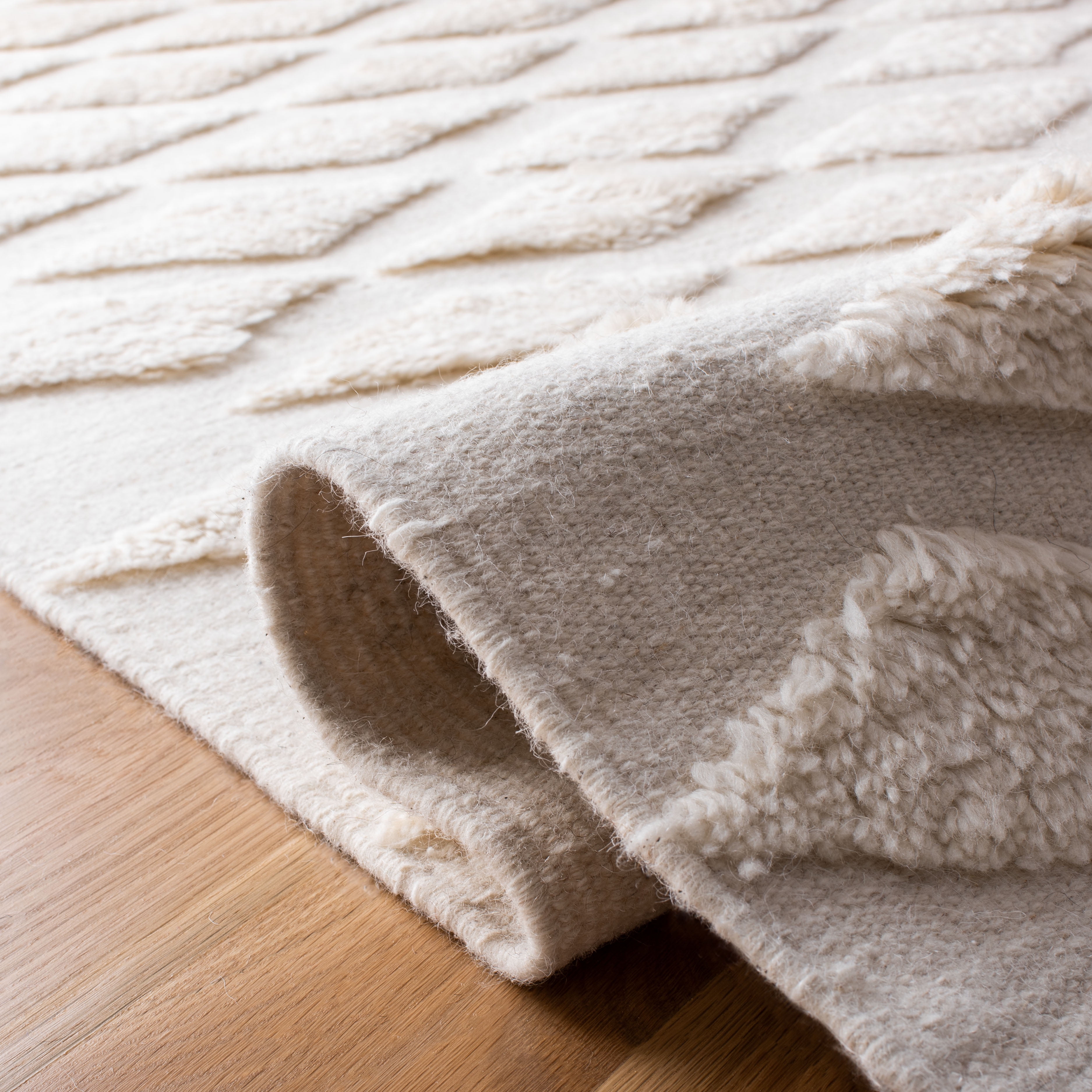 SAFAVIEH Casablanca Winona Solid Wool Runner Rug, Ivory, 2'3" x 8'
