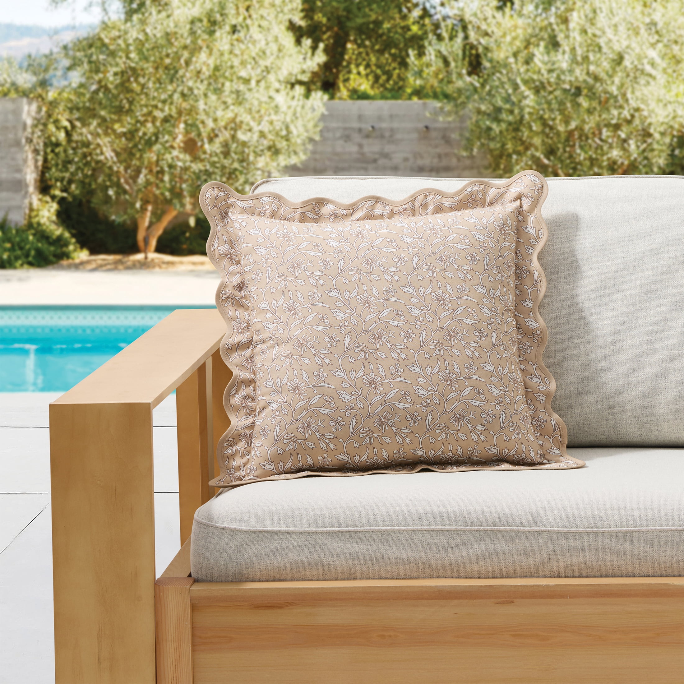 My Texas House Tan Floral Scallop 18" x 18" Outdoor Pillow