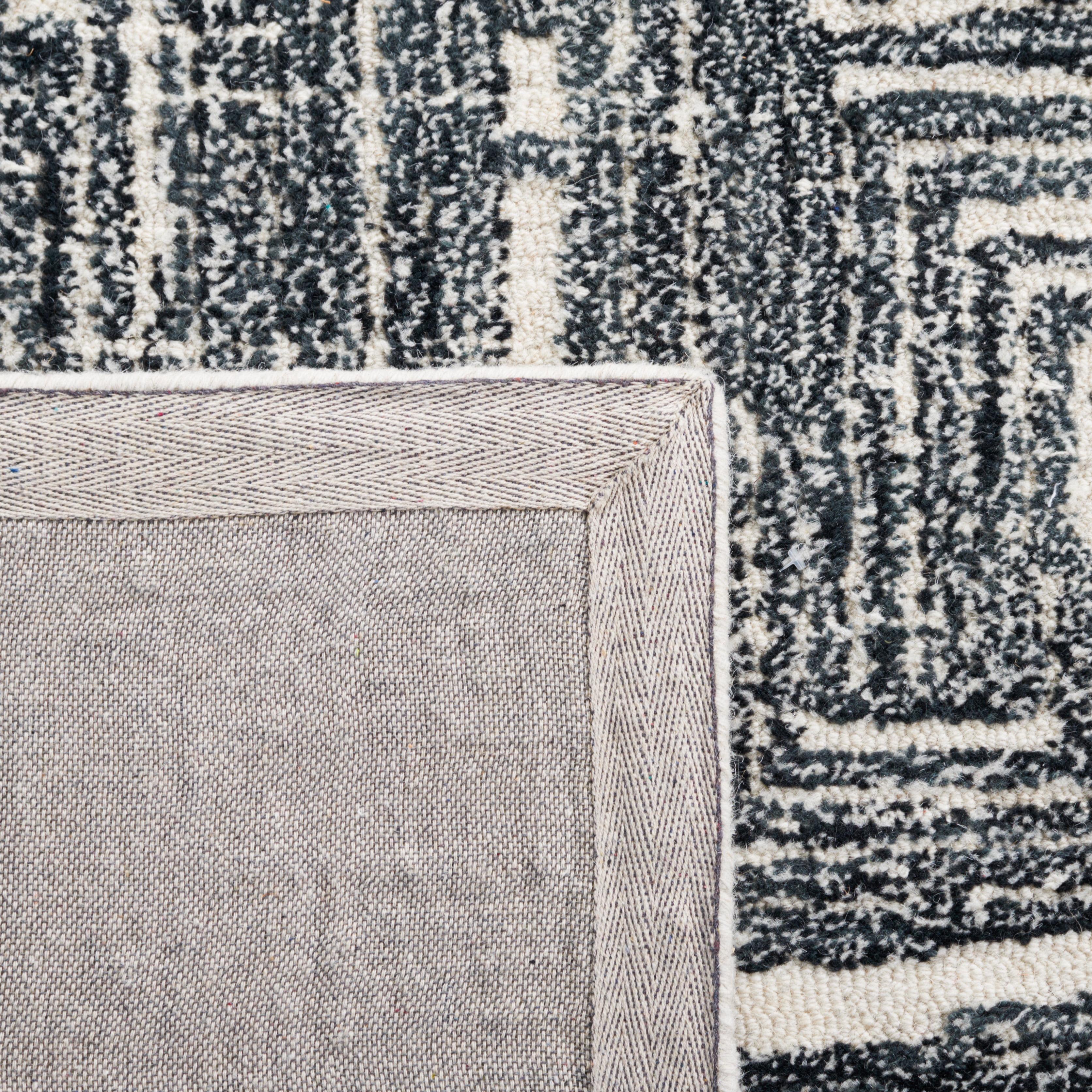 SAFAVIEH Metro Fulton Distressed Area Rug, Black/Ivory, 3' x 5'