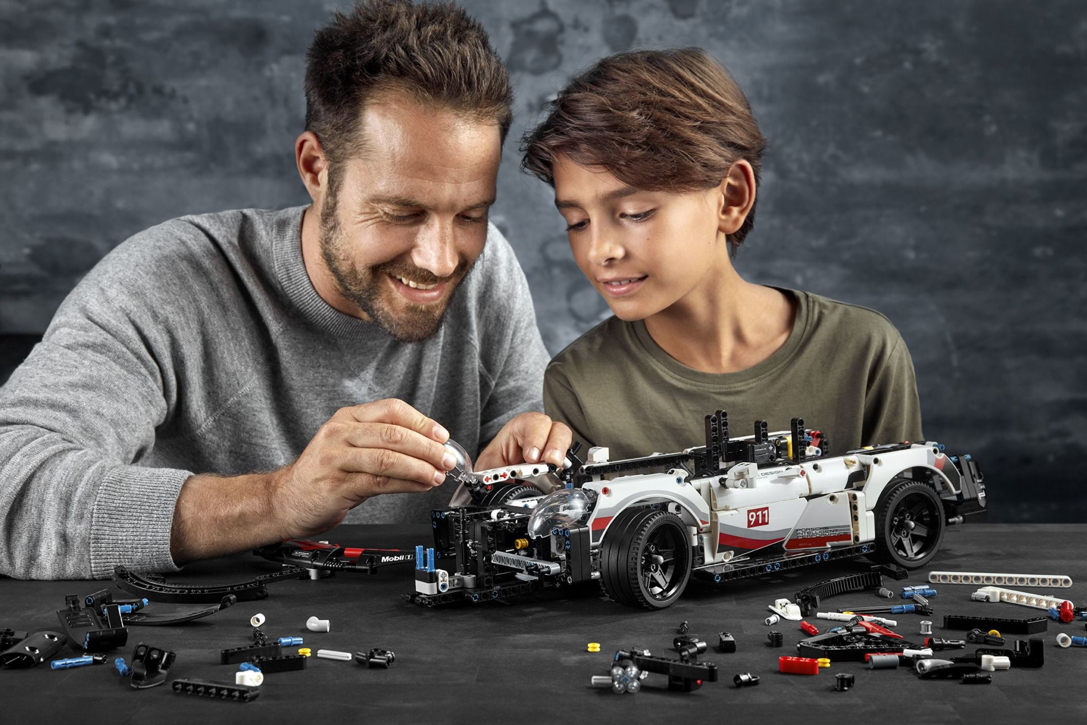 LEGO Technic Porsche 911 RSR Race Car Model Building Kit 42096, Advanced Replica, Exclusive Collectible Set, Gift for Kids, Boys & Girls