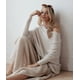 thumbnail image 2 of Suéter de color sólido europeo y americano Suéteres para mujer Suéteres casuales de invierno Suéteres holgados de color sólido Tops sexys, 2 of 6