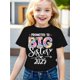 thumbnail image 1 of Camiseta de manga corta de verano para niña de MILKYSHIP: "Promoted to Big Sister 2025", estampado de letras brillantes, top de punto informal rosa, 100 % algodón, cuello redondo, Re, 1 of 7