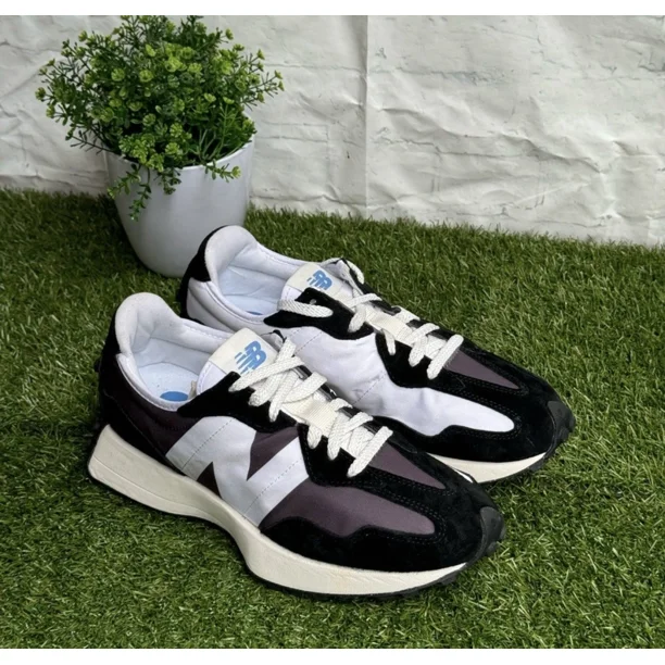 New Balance Mens 327 size 8 US men Black White Unisex Fits Women Size 9.5 New