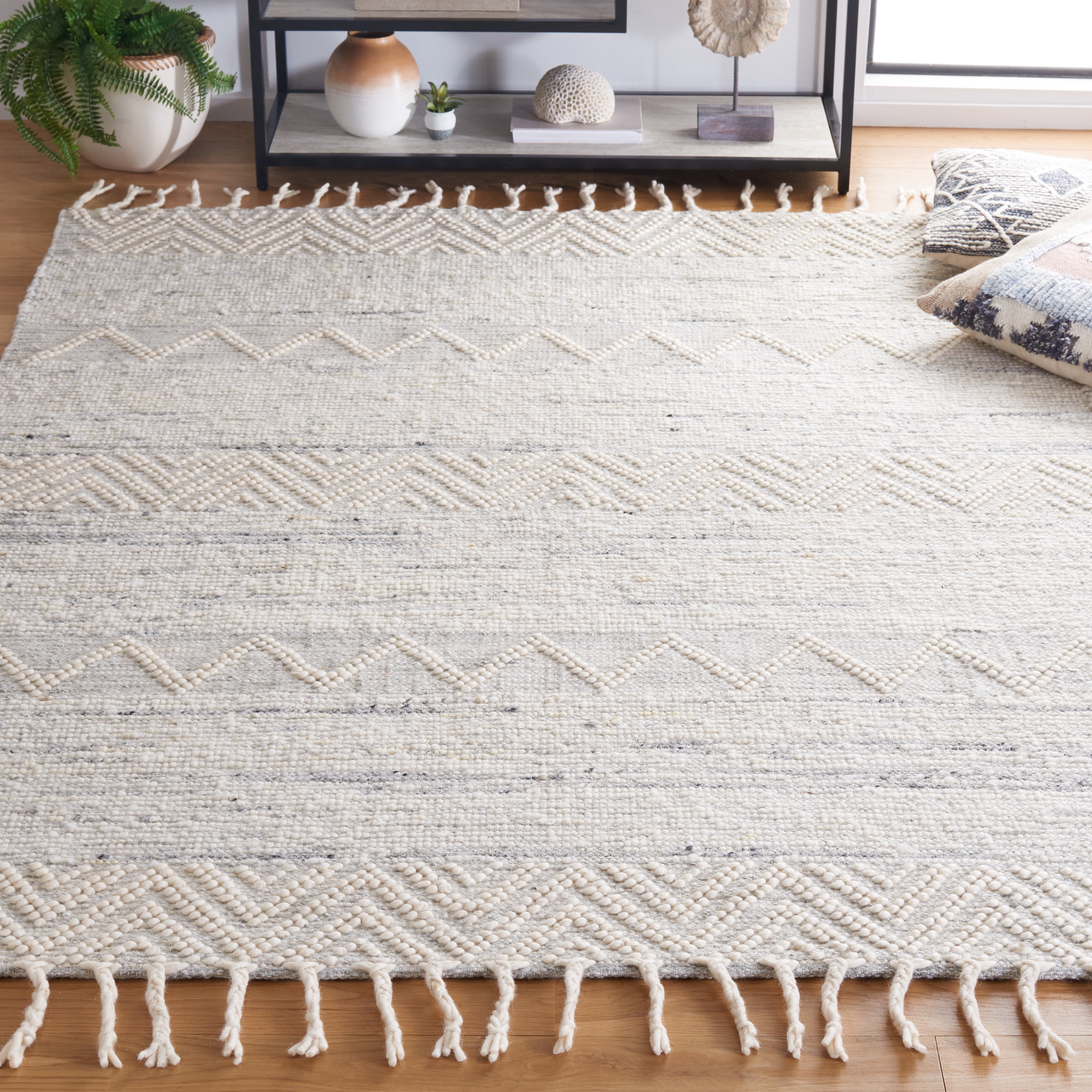 SAFAVIEH Natura Jacinth Southwestern Area Rug, Ivory/Grey, 4' x 6'
