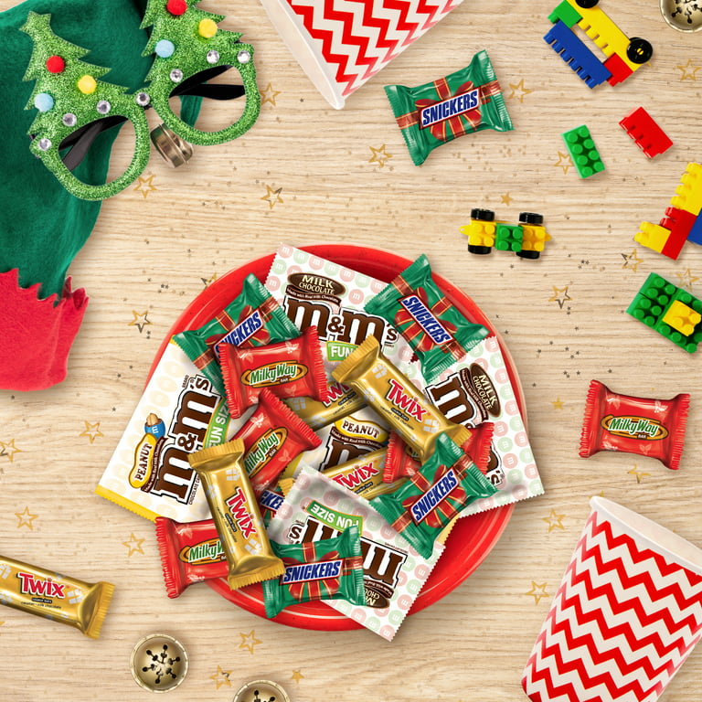  M&M'S Milk Chocolate, M&M'S Peanut, SNICKERS, TWIX & MILKY WAY  Individually Wrapped Bulk Chocolate Christmas Candy Assortment, 45.45 oz,  90 Piece Bag