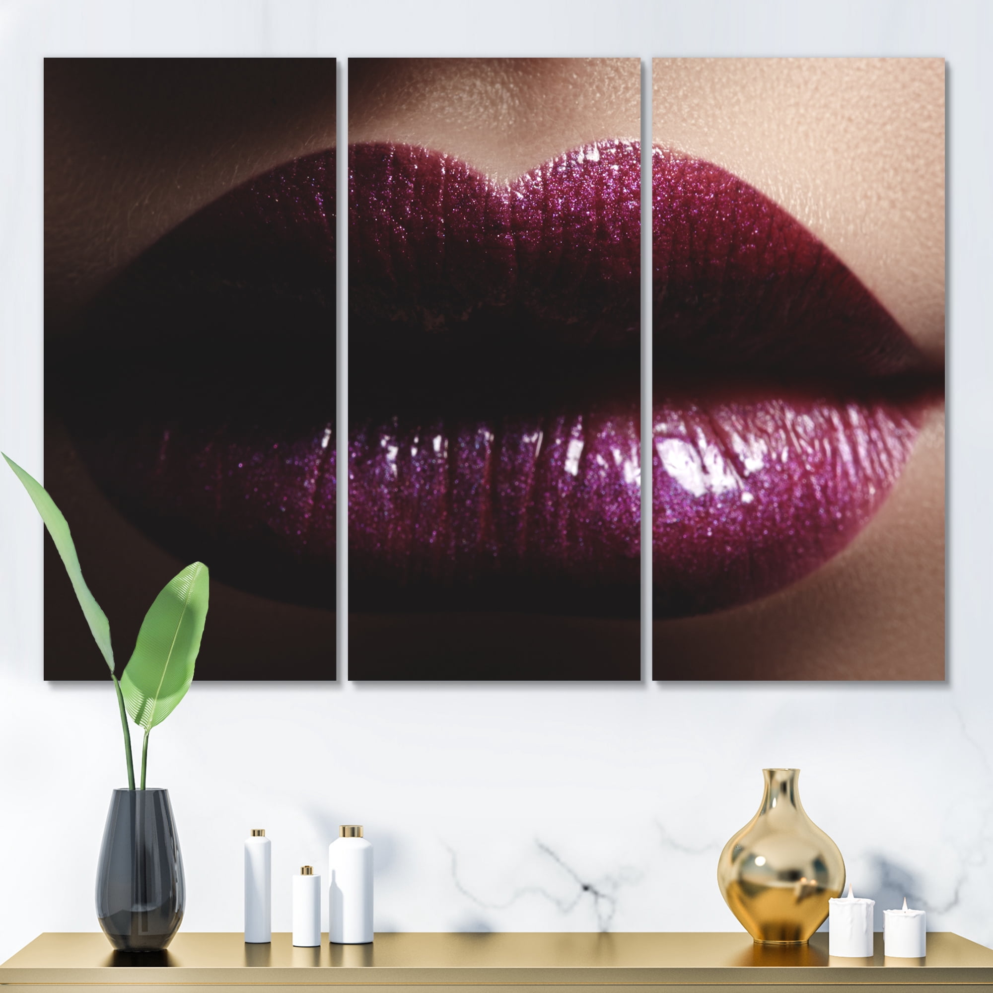 Designart ' Close-Up Of Woman Plump Lips With Glitter ' Modern Canvas Wall Art Print