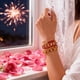 thumbnail image 5 of Un conjunto de cinco pulseras de cuentas de cristal en forma de corazón es un regalo de joyería perfecto para el Día de San Valentín. Pulsera de plástico., 5 of 6